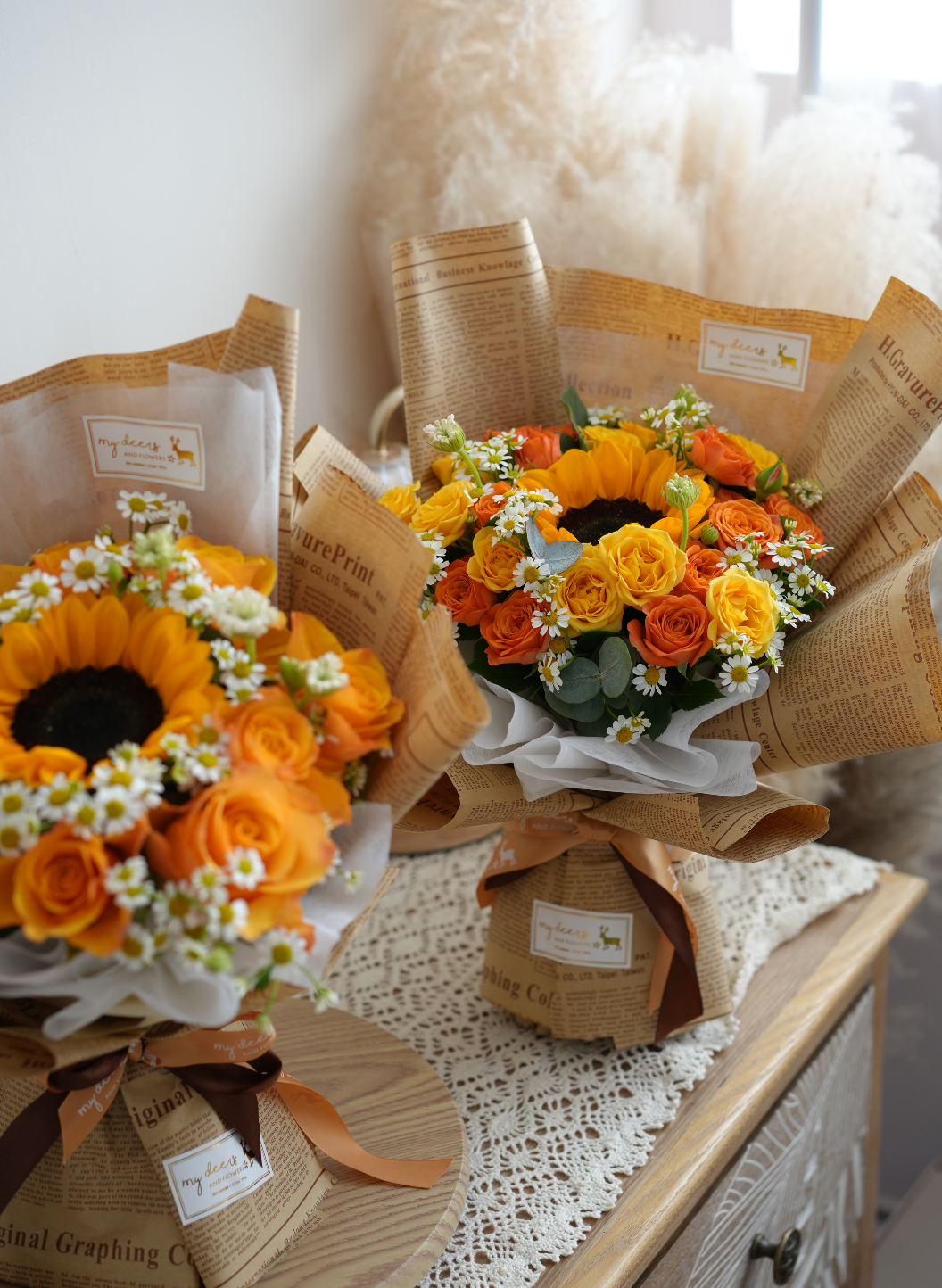 FQ006- 橙黃色小玫瑰&太陽花花束|畢業花束