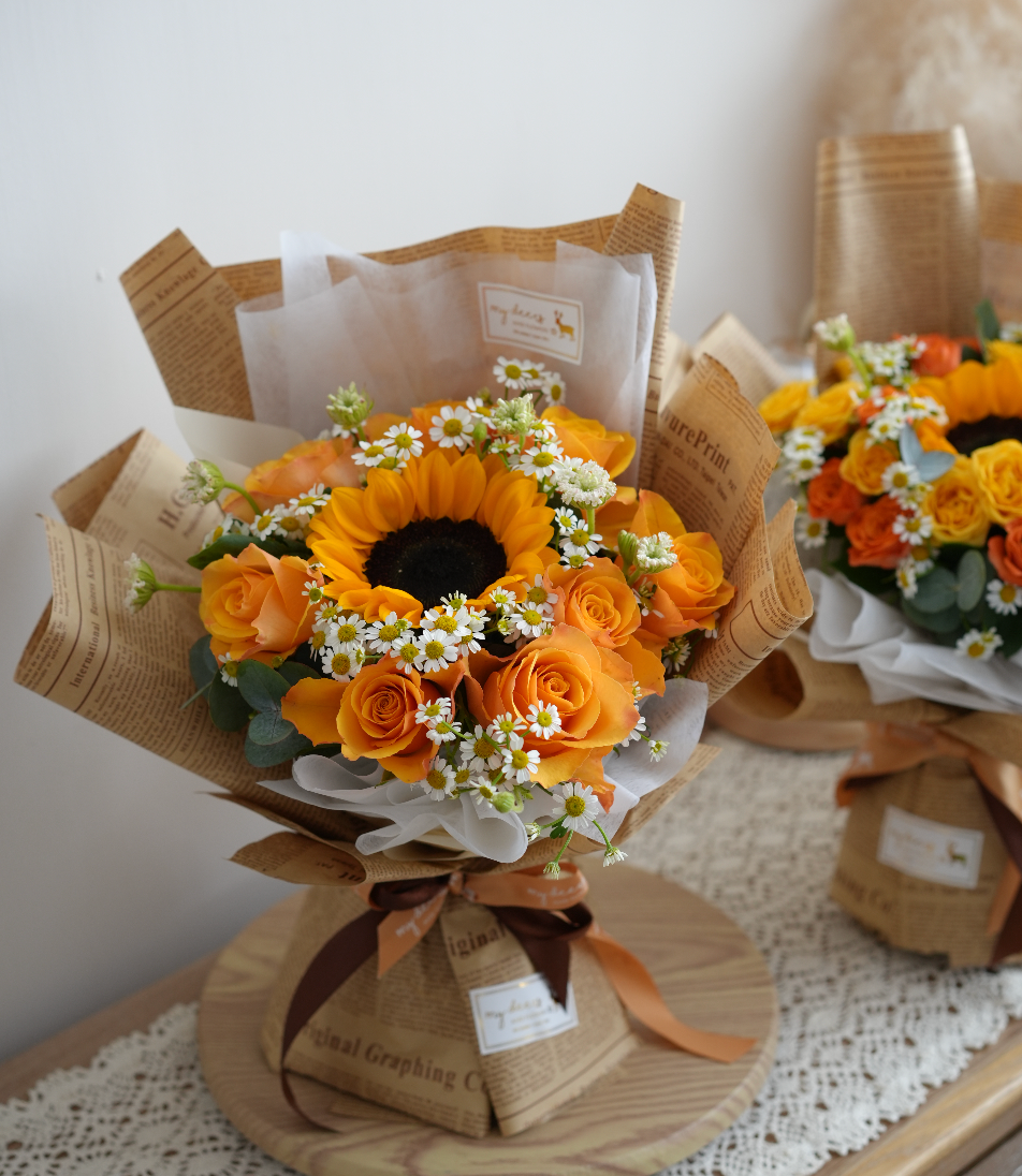 FQ007- 8枝橙色大玫瑰&太陽花花束|畢業花束