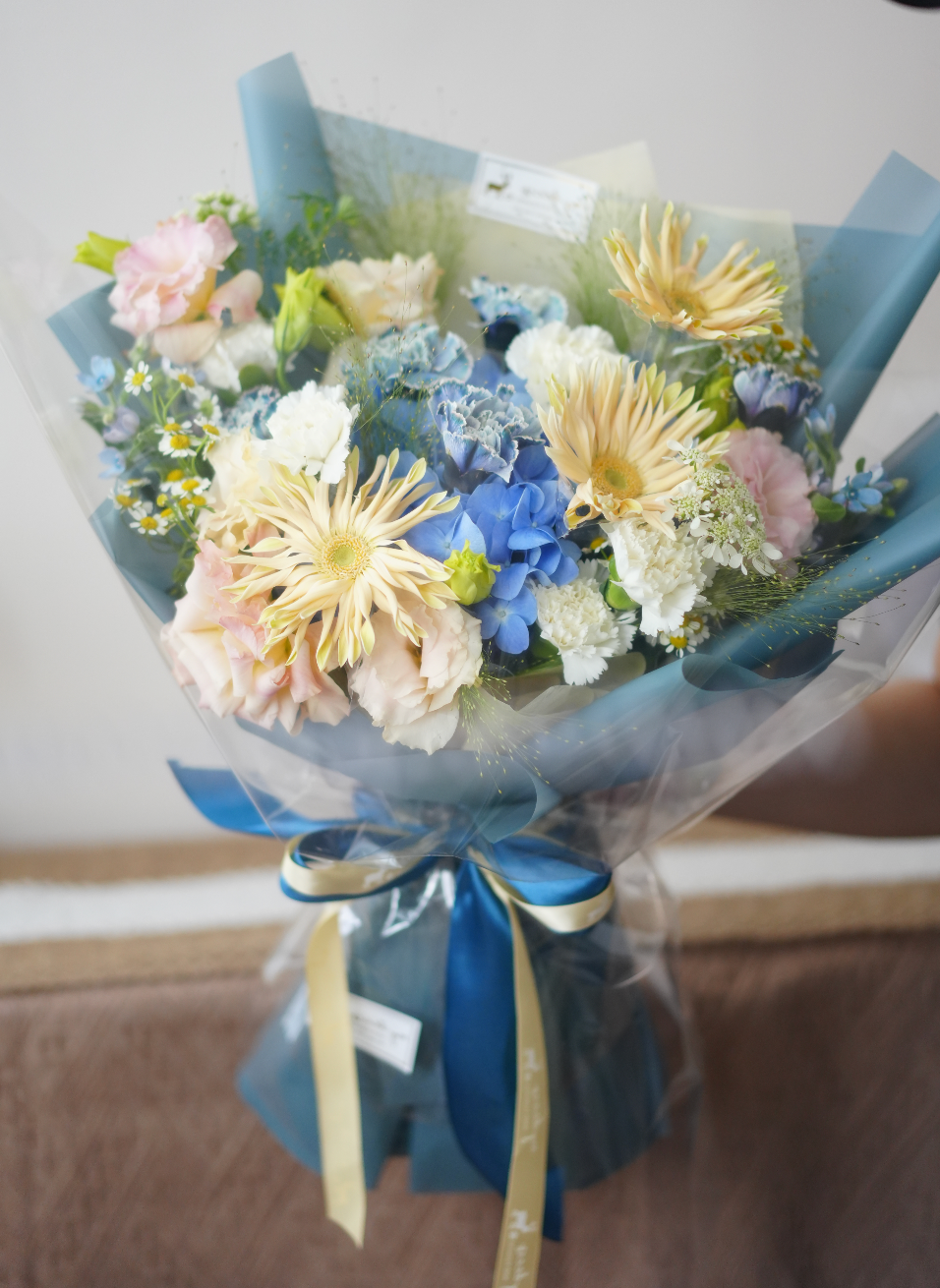 FQ022- “Celestial Blooms" 繡球奶油卷邊非洲菊花束|畢業花束|生日花束|感恩花束|週年紀念花束|升職榮休花束