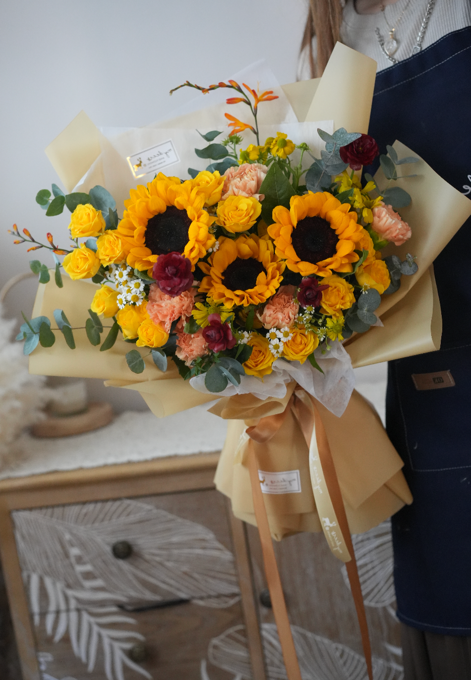 FQ029- “Golden Sunshine" 太陽花花束|生日花束|週年紀念|升職榮休花束|畢業花束