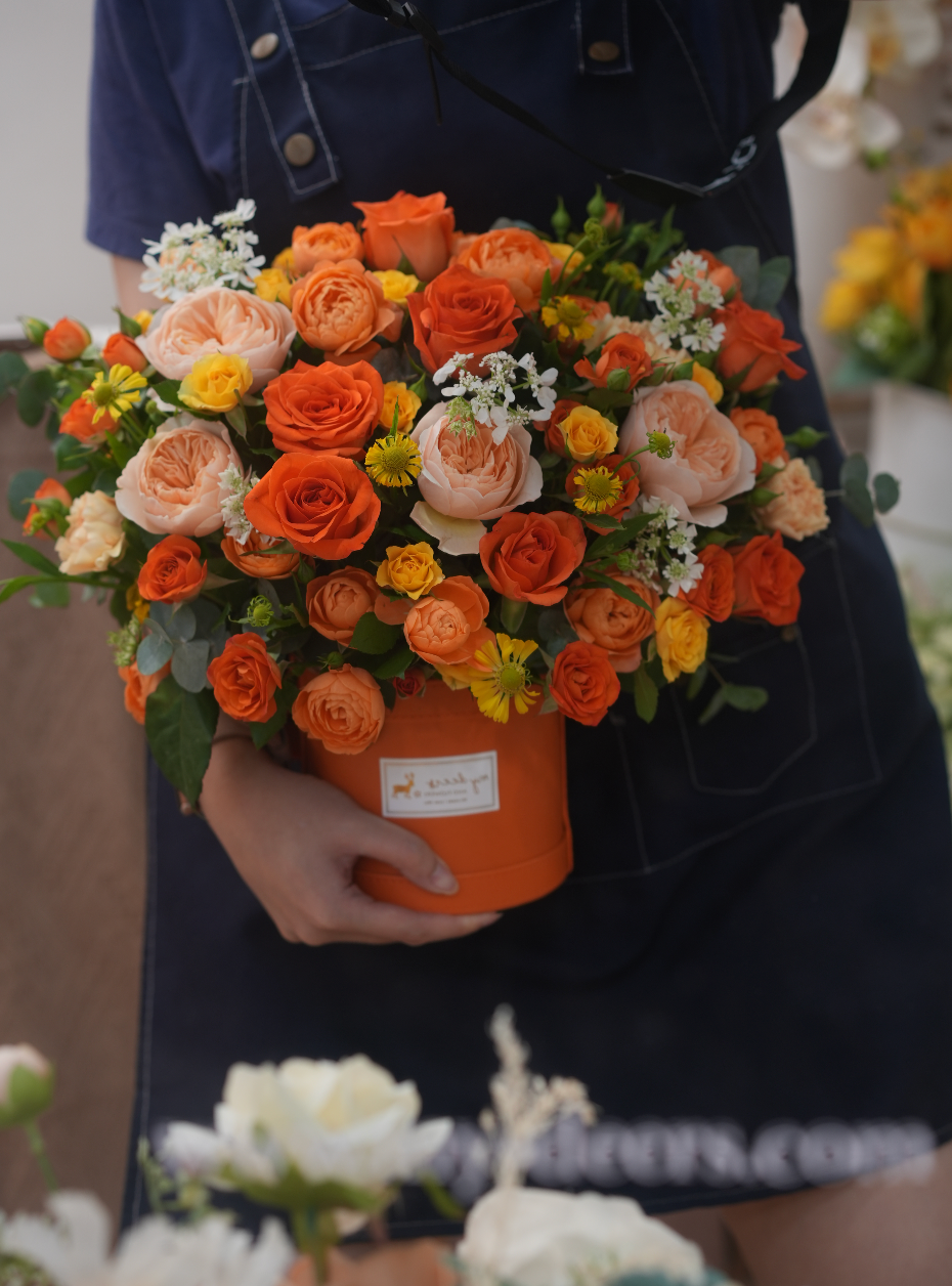 FX008 - (加大皮盒款)Golden Sunrise Roses 全玫瑰橙黃香檳色花盒