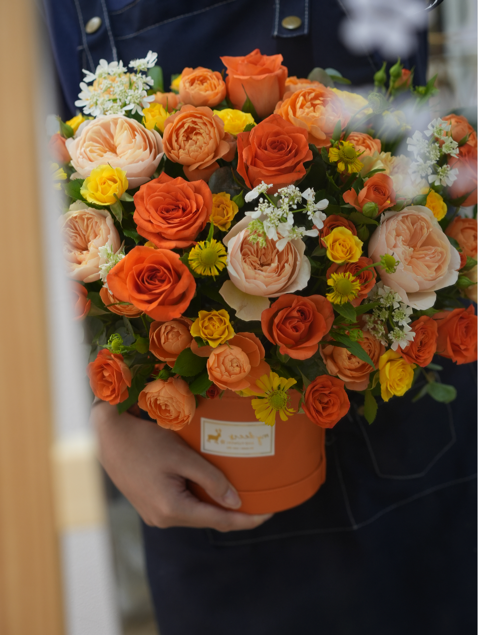 FX008 - (加大皮盒款)Golden Sunrise Roses 全玫瑰橙黃香檳色花盒