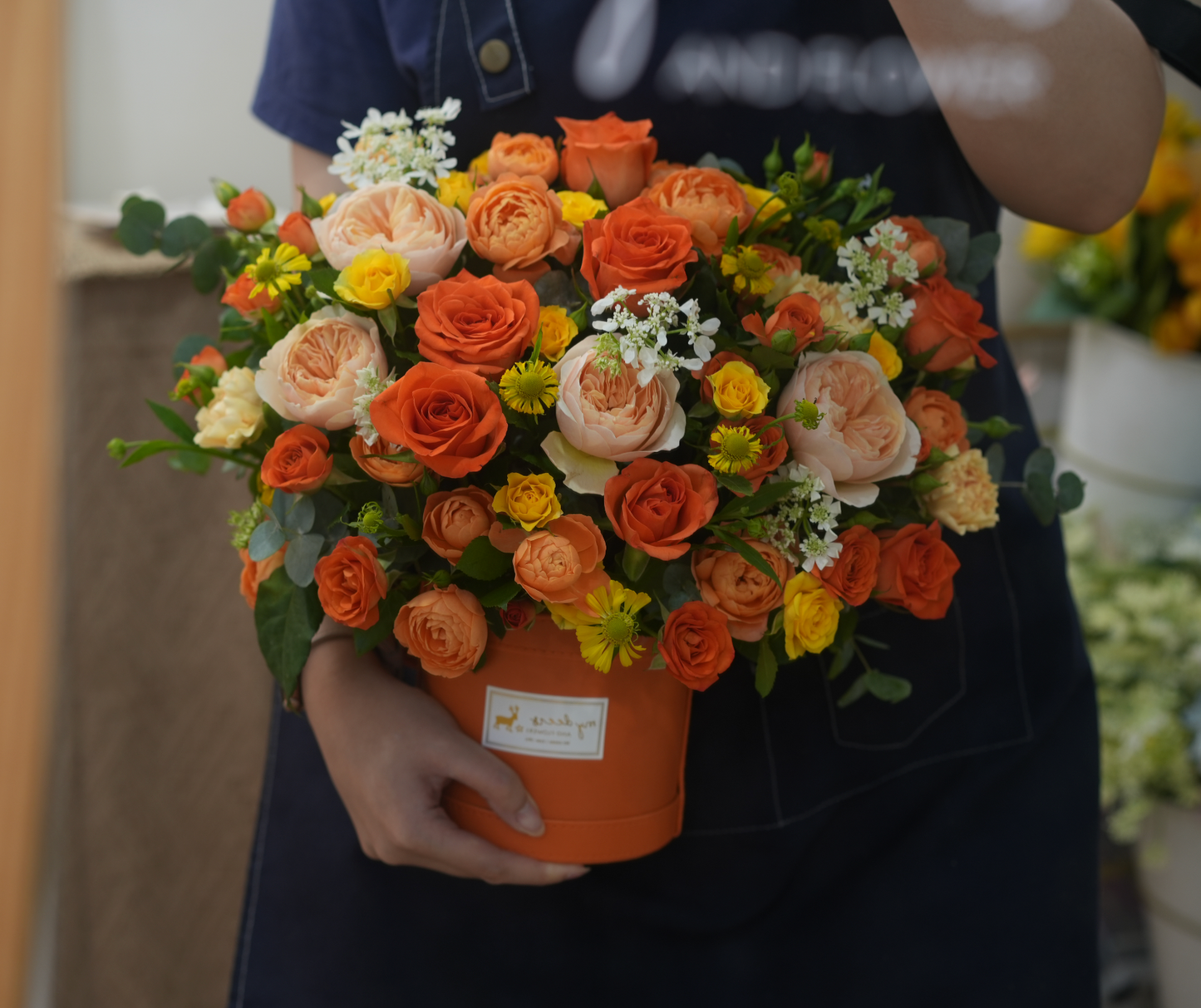 FX008 - (加大皮盒款)Golden Sunrise Roses 全玫瑰橙黃香檳色花盒
