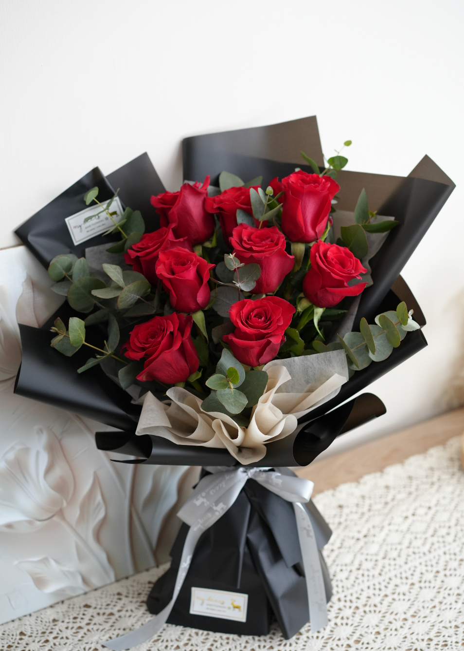V002 - 鮮花花束 Classic 經典紅玫瑰尤加利花束|情人節花束|週年紀念花束