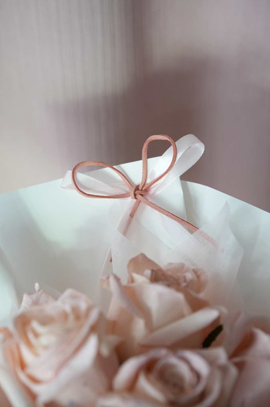 V008 - 人氣之選 噴染閃閃珠光色粉玫瑰花束|情人節花束|