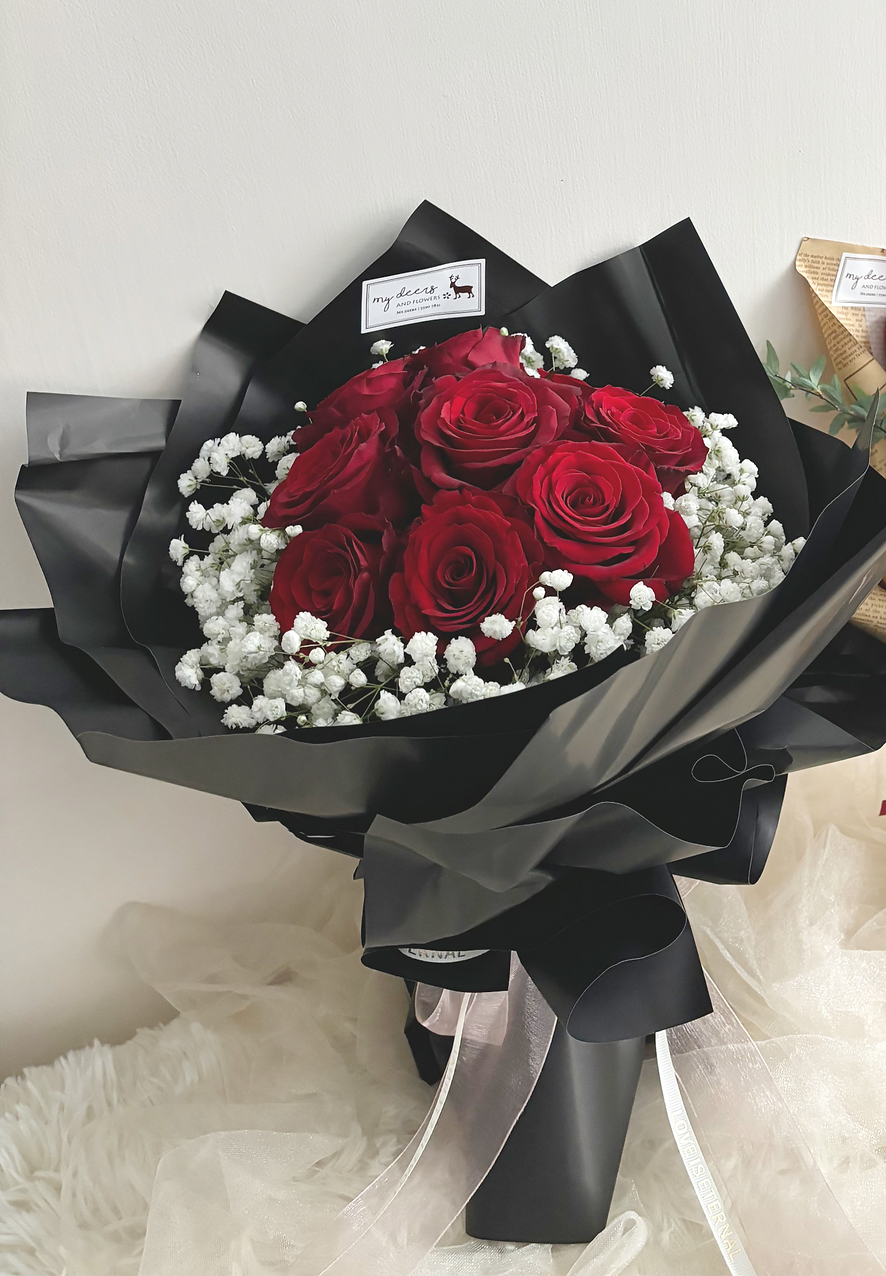 V001 - 鮮花花束 Classic 經典紅玫瑰滿天星花束|情人節花束|週年紀念花束