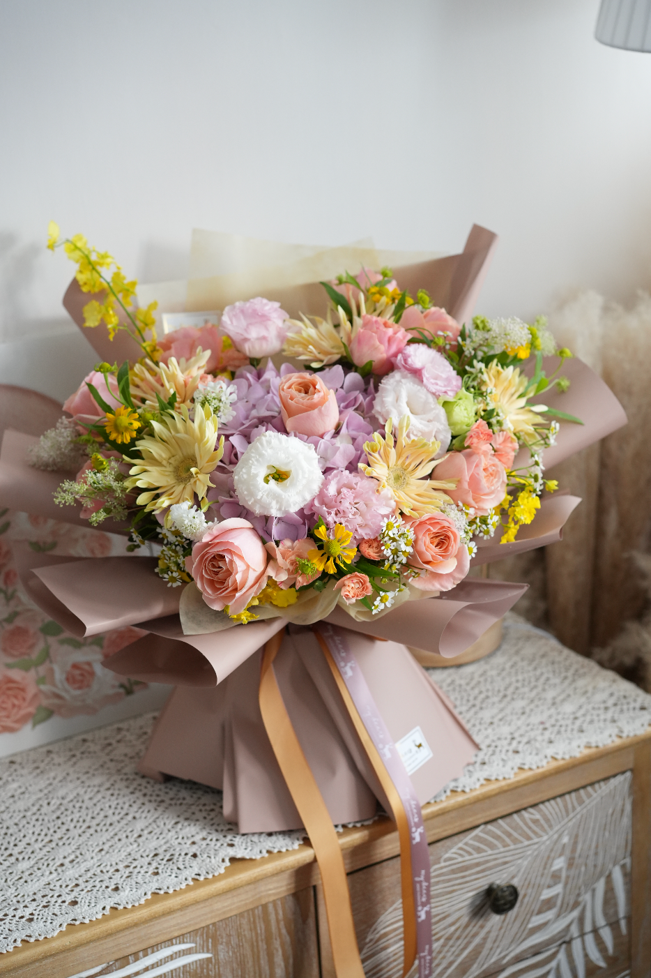 FQ045- “Salmon Pink" 繡球跳舞蘭三文魚色玫瑰花束｜生日花束｜感恩花束｜週年紀念花束｜升職榮休花束