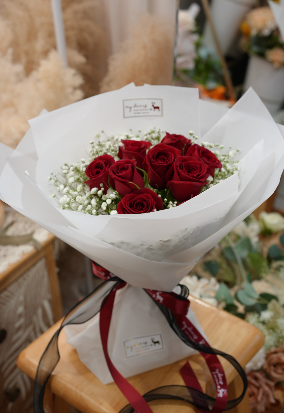 V007 -  鮮花花束 Classic 經典紅玫瑰滿天星花束｜情人節花束｜週年紀念花束